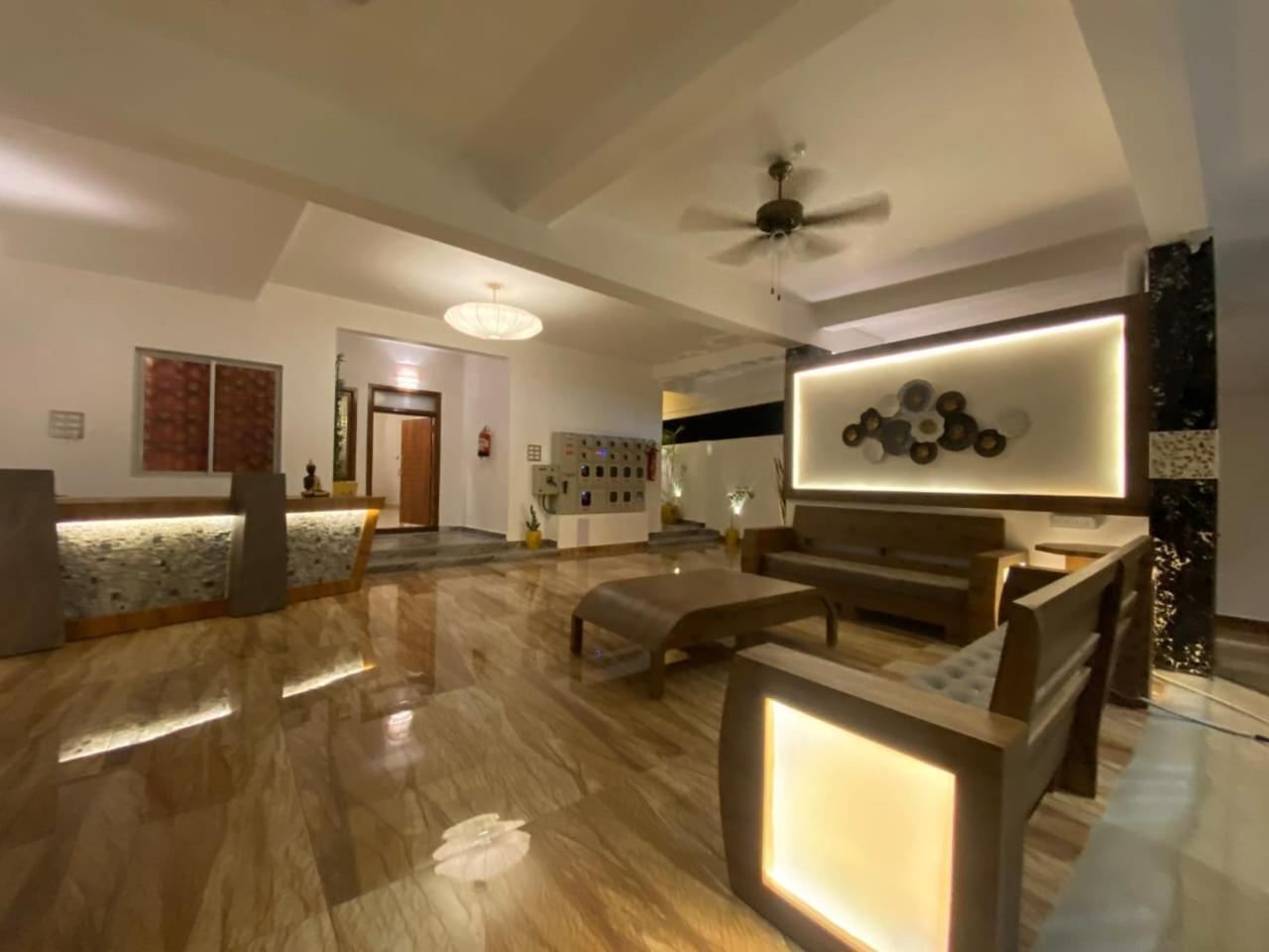 Le Poshe Luxury - Tie & Pondicherry