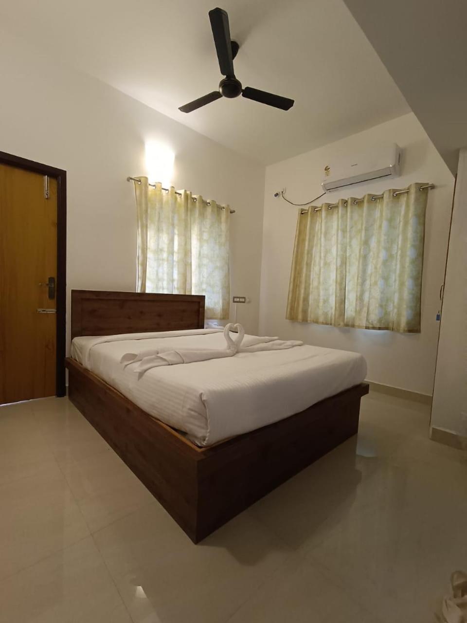 Le Poshe Luxury - Tie & * Pondicherry