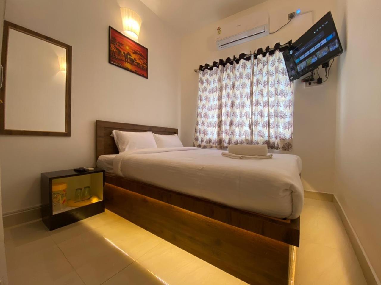 Le Poshe Luxury - Tie & Pondicherry